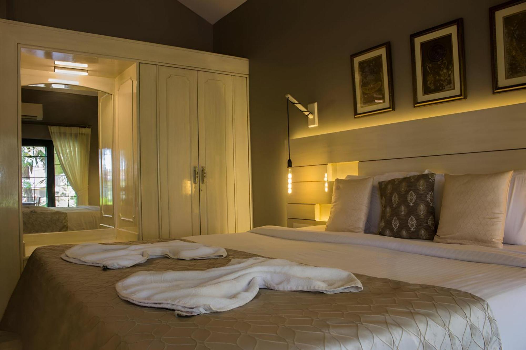 Shikara Beach Resort Cavelossim Eksteriør billede