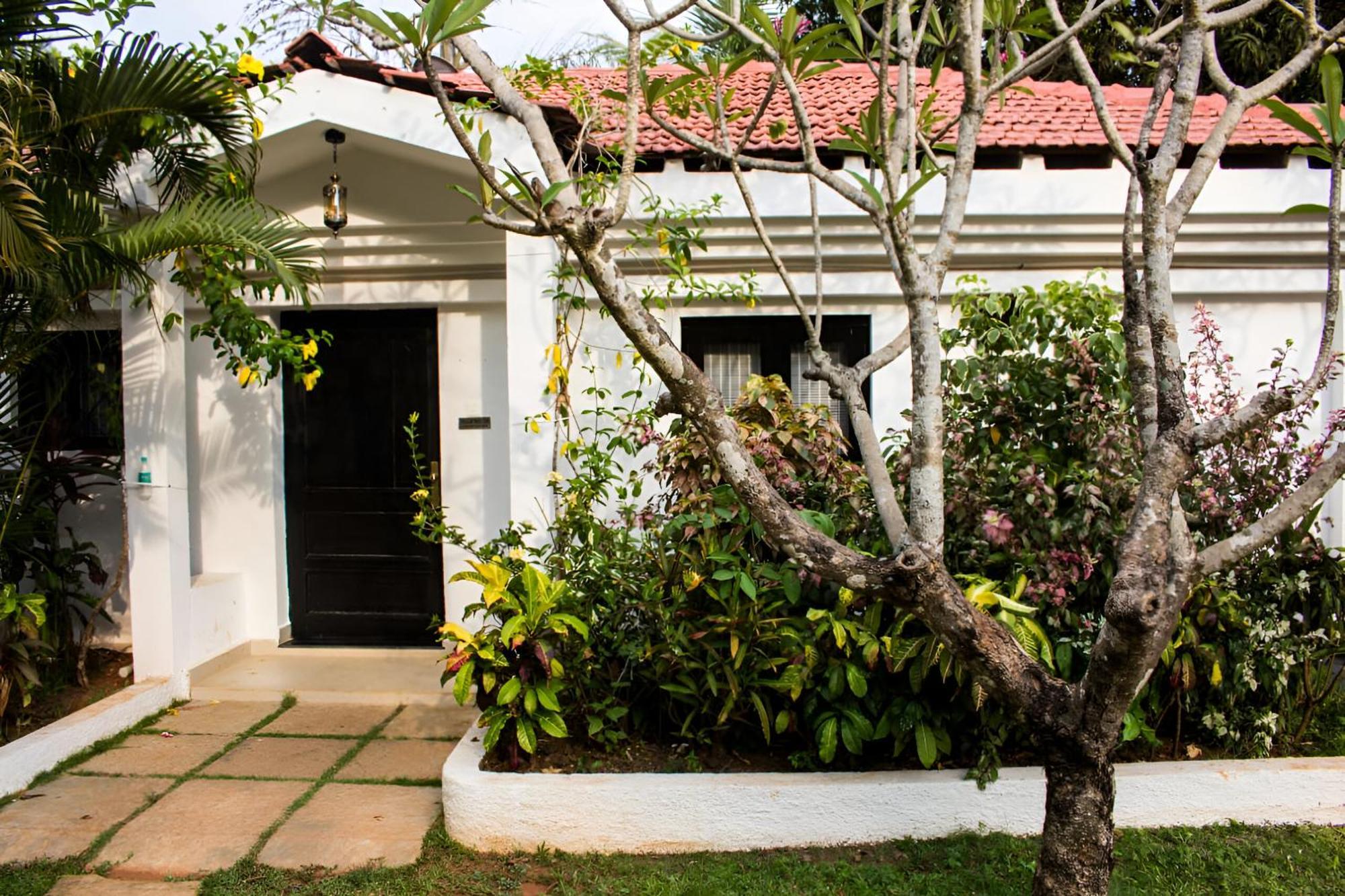 Shikara Beach Resort Cavelossim Eksteriør billede