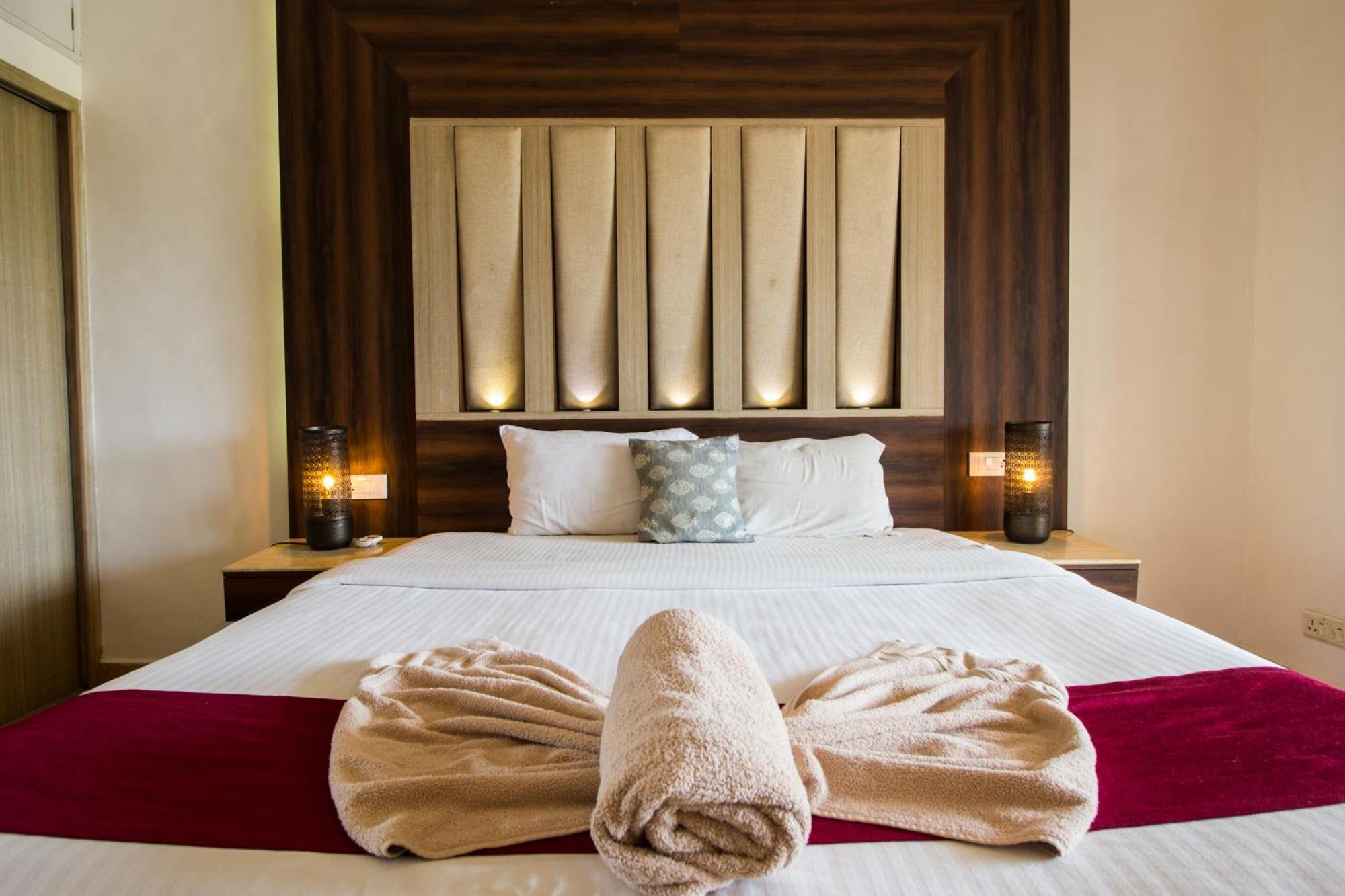 Shikara Beach Resort Cavelossim Eksteriør billede