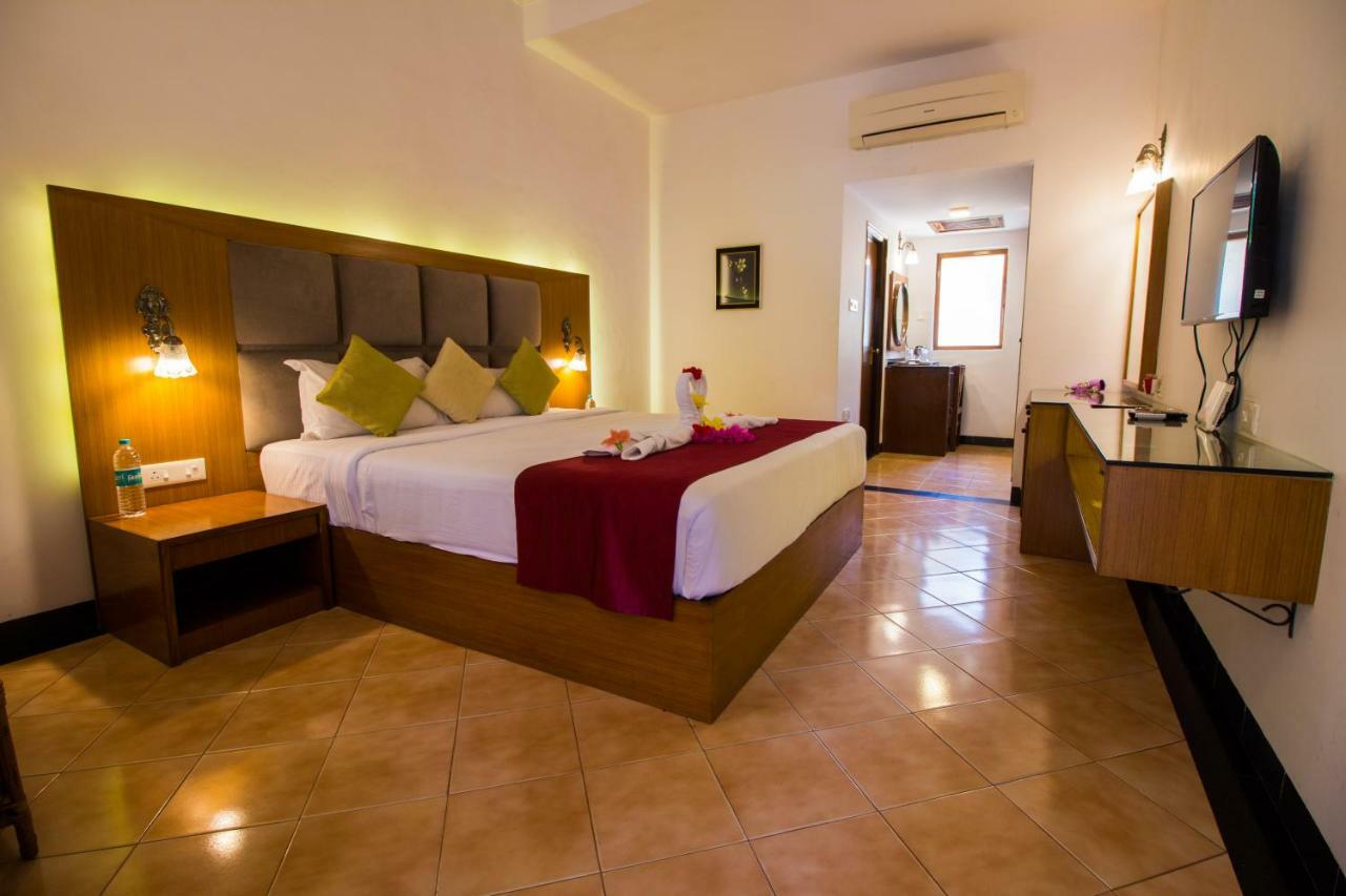 Shikara Beach Resort Cavelossim Eksteriør billede